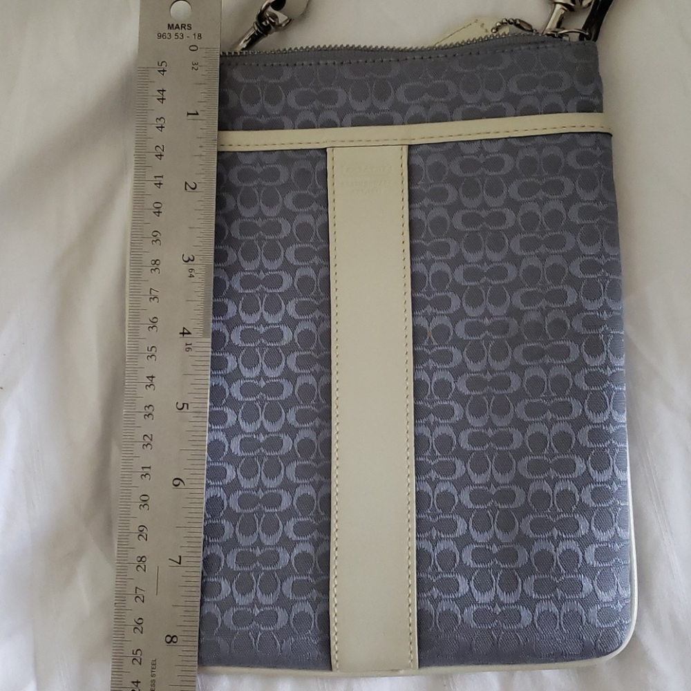 LIKE NEW - COACH Crossbody Messenger Bag - Picture 6 of 8